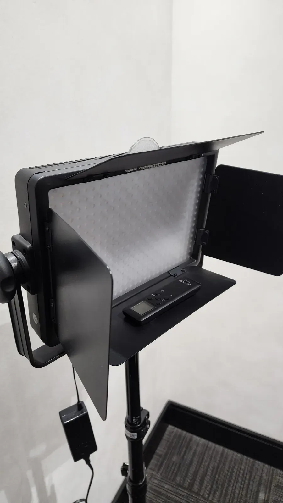 Godox 500C — Iluminador LED de Vídeo Bicolor com Tripé e Controle Remoto