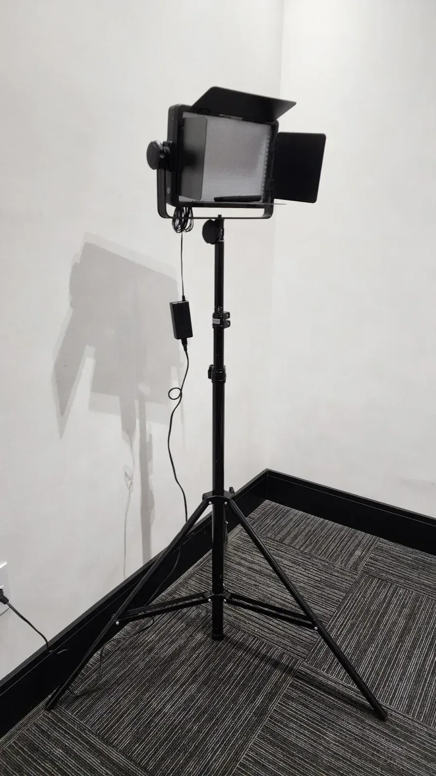Godox 500C — Iluminador LED de Vídeo Bicolor com Tripé e Controle Remoto