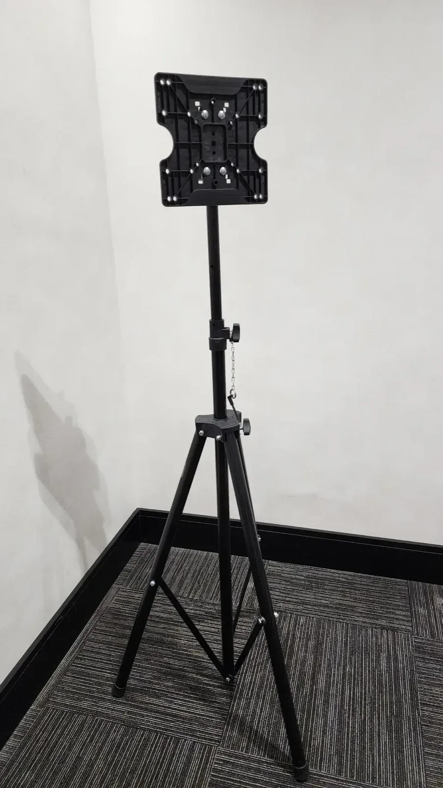 Suporte de TV Avatron com Tripé