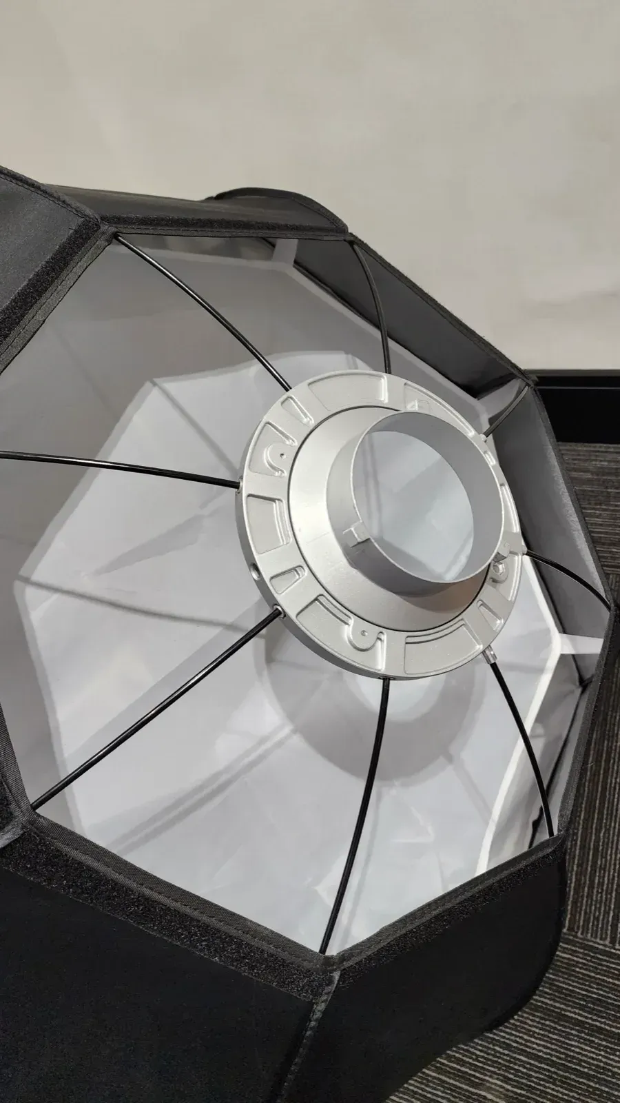 Softbox Octagonal Bowens Godox 95cm com Grid Colmeia