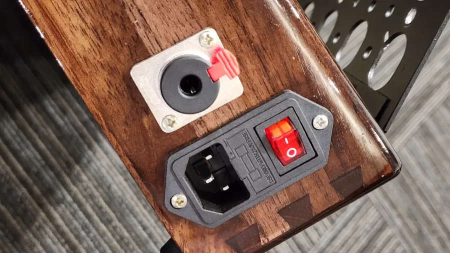 Hands Custom — Pedalboard Supreme 50x30 com Case e Kit Elétrico