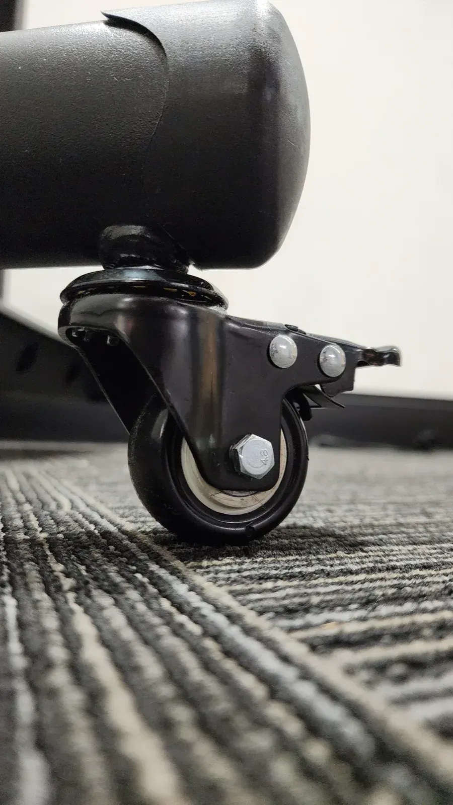 Suporte Móvel para TV tipo North Bayou AVA1500 — 32" a 75"