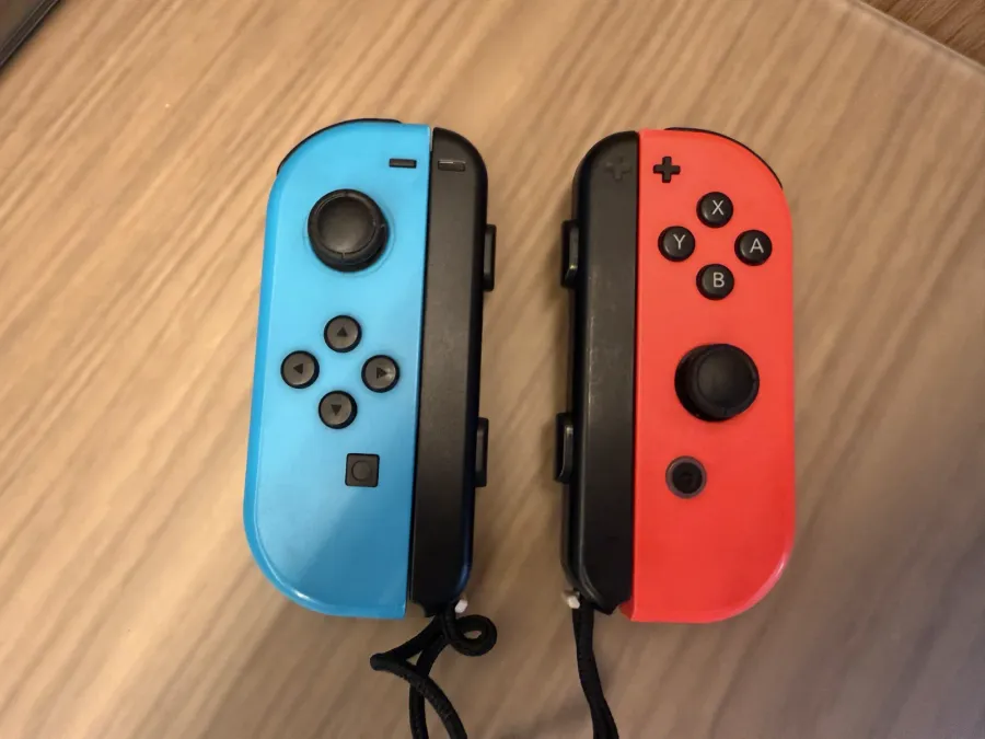 Par de Joy-Con Nintendo Switch — Azul Neon + Vermelho Neon