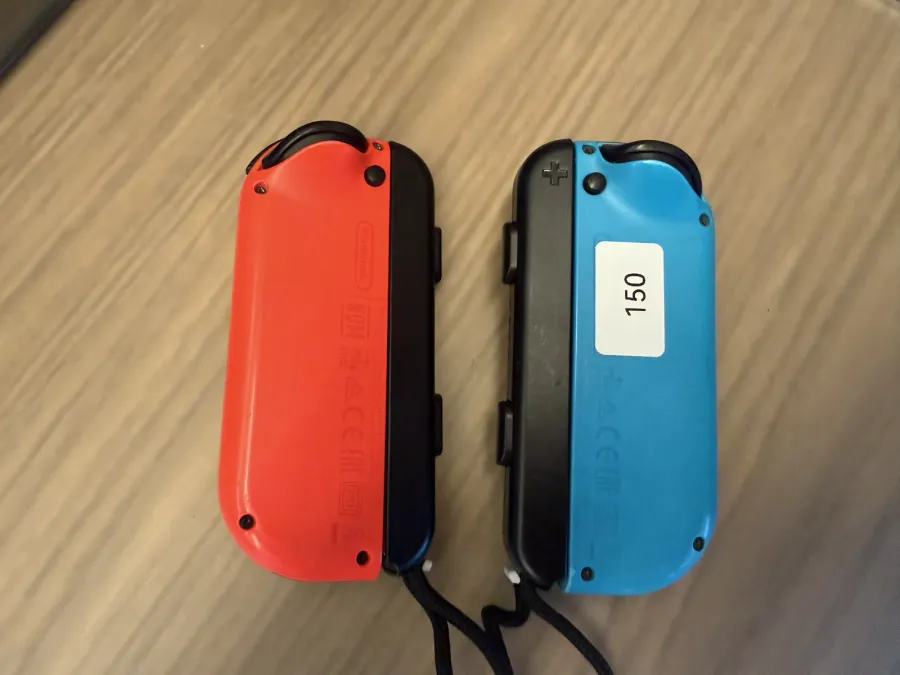 Par de Joy-Con Nintendo Switch — Azul Neon + Vermelho Neon