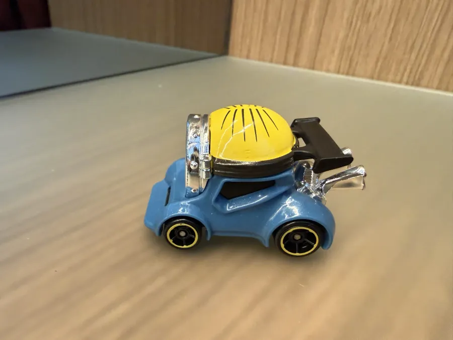 Hot Wheels — Carrinho Azul com Cúpula de Capacete de Mergulho