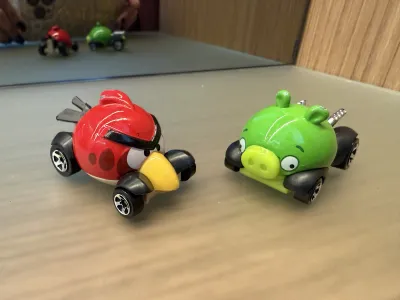 Hot Wheels Angry Birds — Red + Porco (2 Unidades)