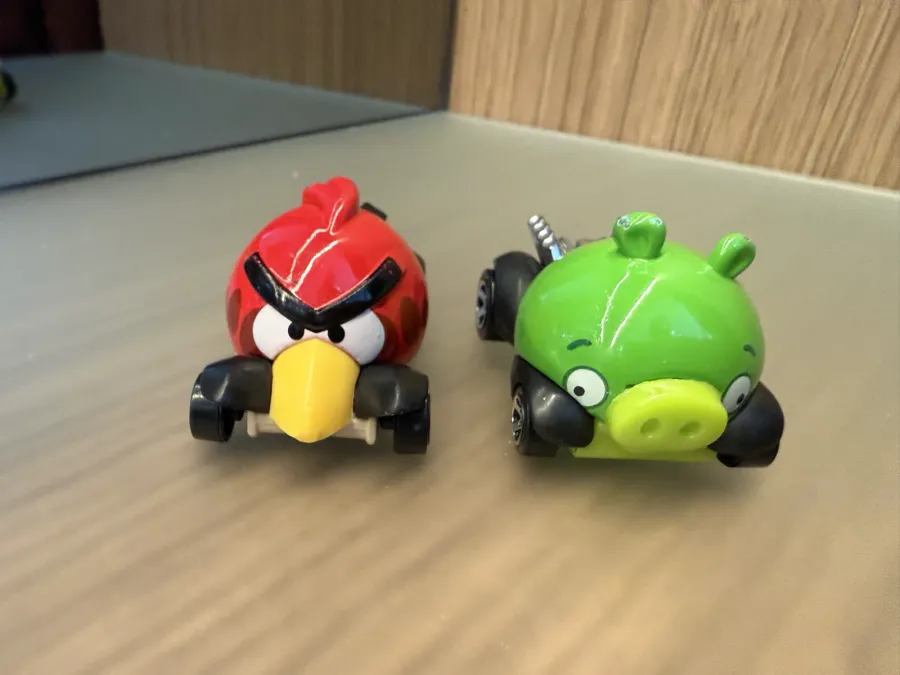 Hot Wheels Angry Birds — Red + Porco (2 Unidades)