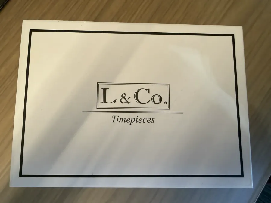 Kit L&Co Timepieces — Relógio Feminino + Colar Arco-Íris + Brincos