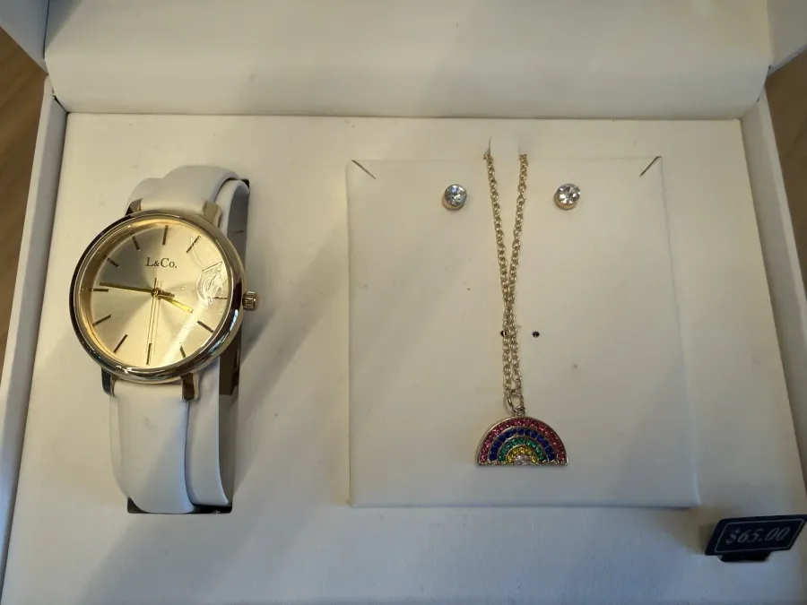Kit L&Co Timepieces — Relógio Feminino + Colar Arco-Íris + Brincos