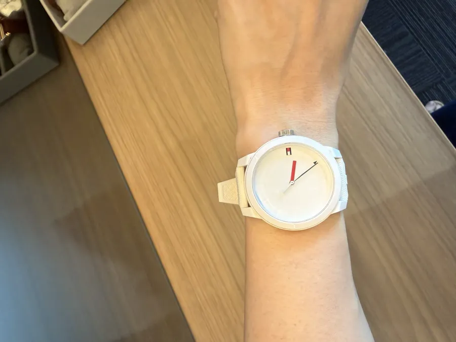 Relógio Tommy Hilfiger Branco Minimalista