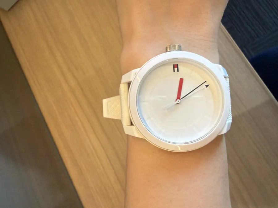 Relógio Tommy Hilfiger Branco Minimalista