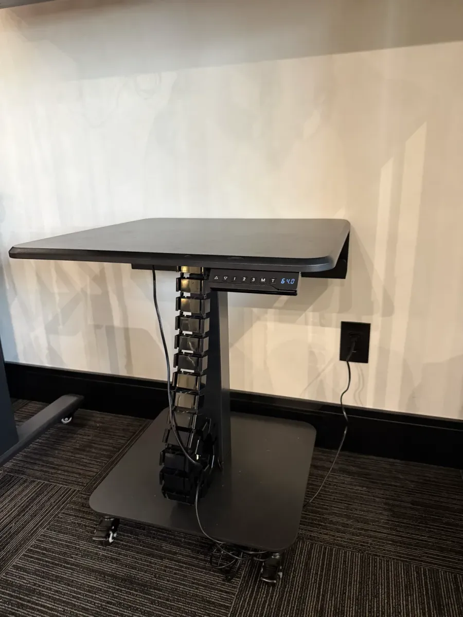 Mesa Elétrica de Altura Regulável Slikdesk Flex — 60x60cm, com Rodízios