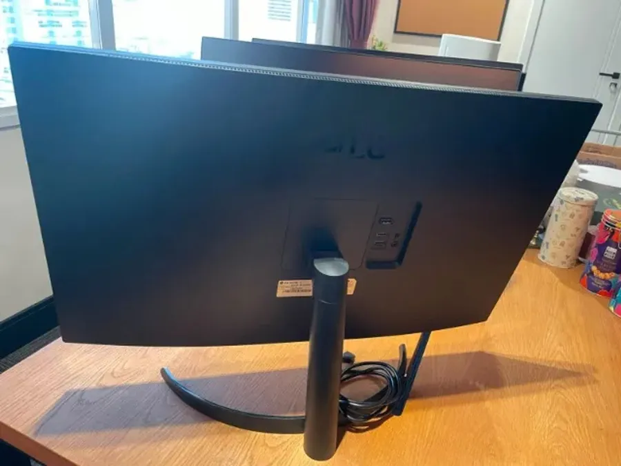 Monitor Profissional LG 32", 4K, 60Hz, 4ms, VA, FreeSync, HDR10, Som Integrado - 32UR500-B