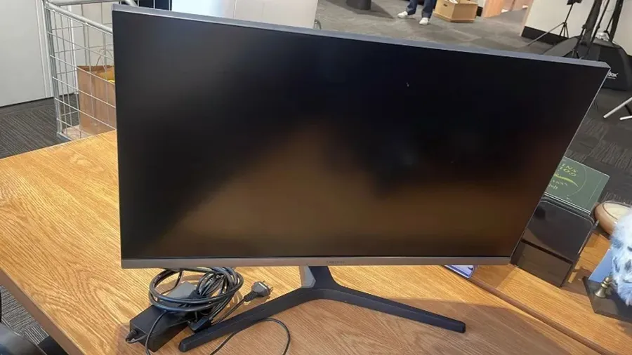 Monitor Samsung Uhd 28'' Painel IPS 4k Hdmi Freesync Série Ur550 HDR 60Hz 4ms Cor Preto