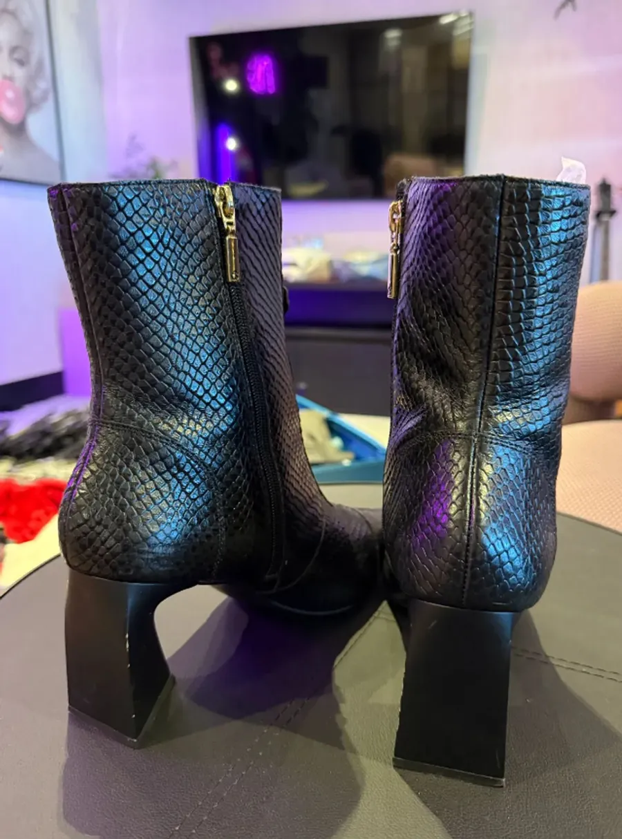 Bota Couro Legitimo - Carmem Stefans