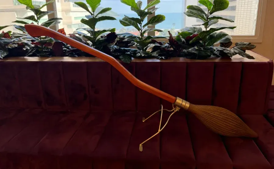 Vassoura Nimbus 2000 Harry Potter Quadribol 81cm Decorativa Marrom