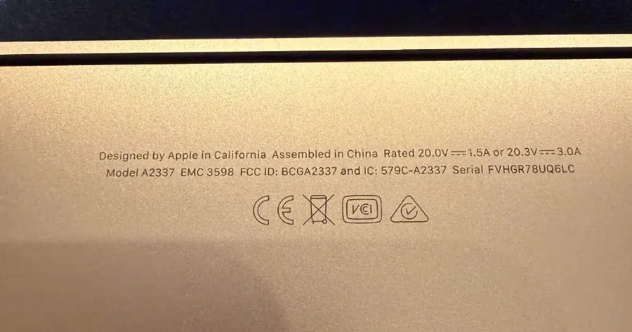 MacBook Air 13" (2020) - Ouro Rosê
