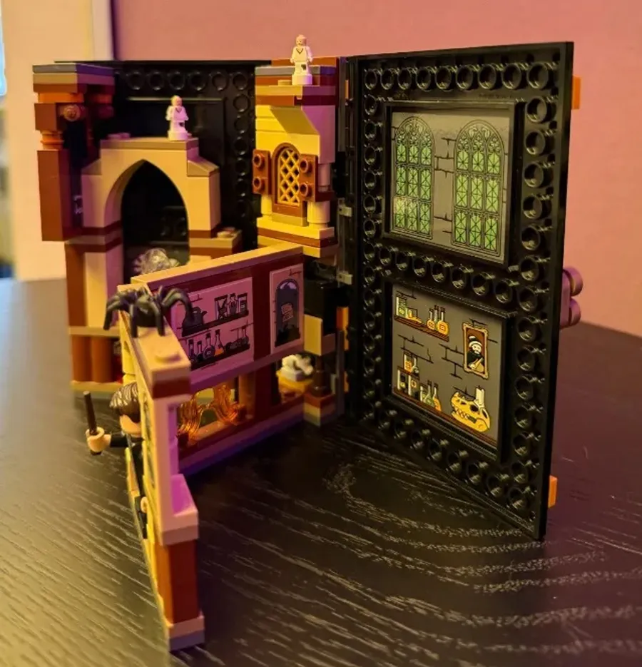 LEGO Harry Potter 76397 — Momento Hogwarts: Aula de Defesa Contra as Artes das Trevas
