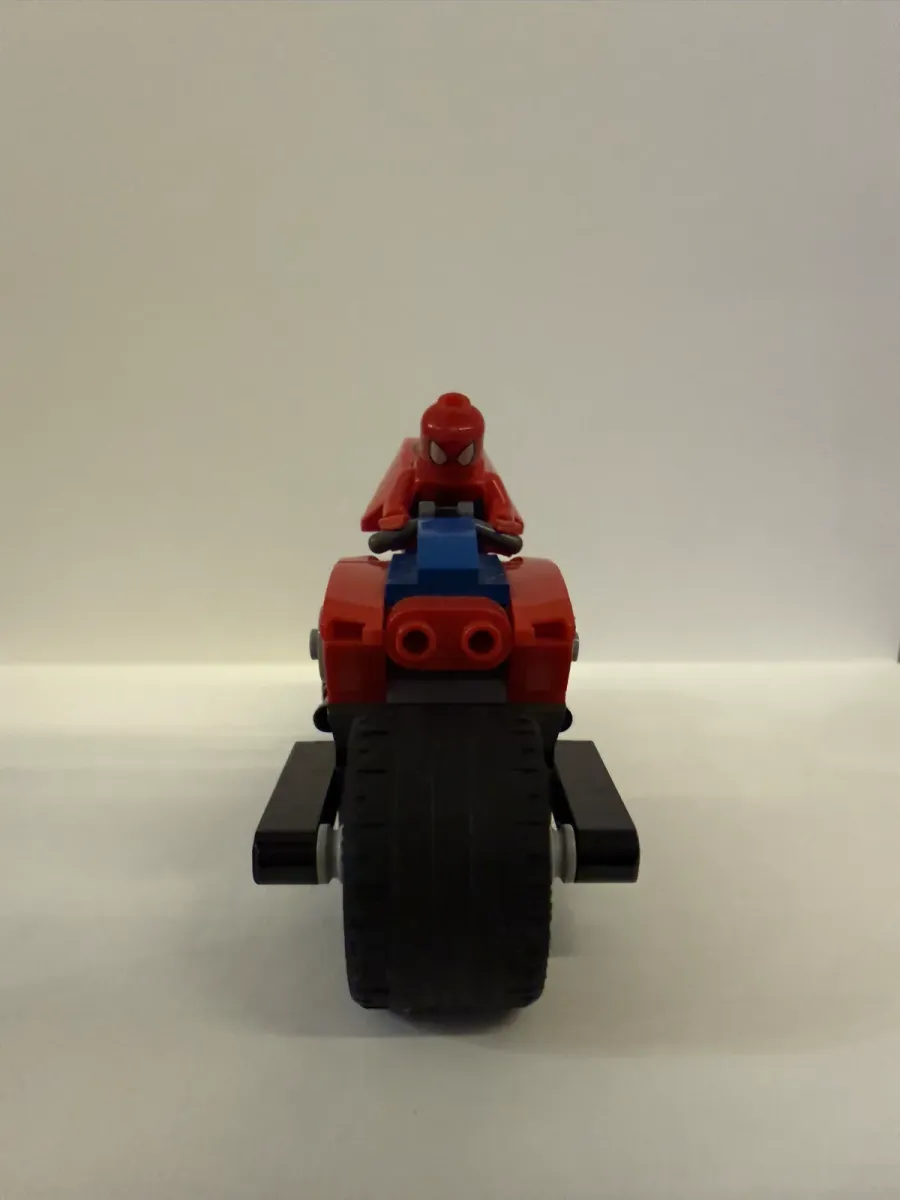 LEGO Marvel — Homem-Aranha com Moto