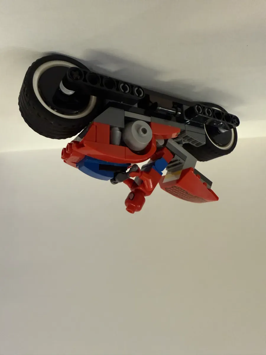 LEGO Marvel — Homem-Aranha com Moto